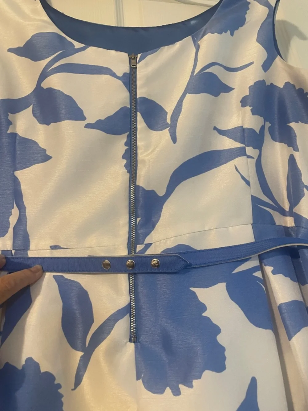 Danny & Nicole White Dress with Blue Floral Print - Picture 5 of 10